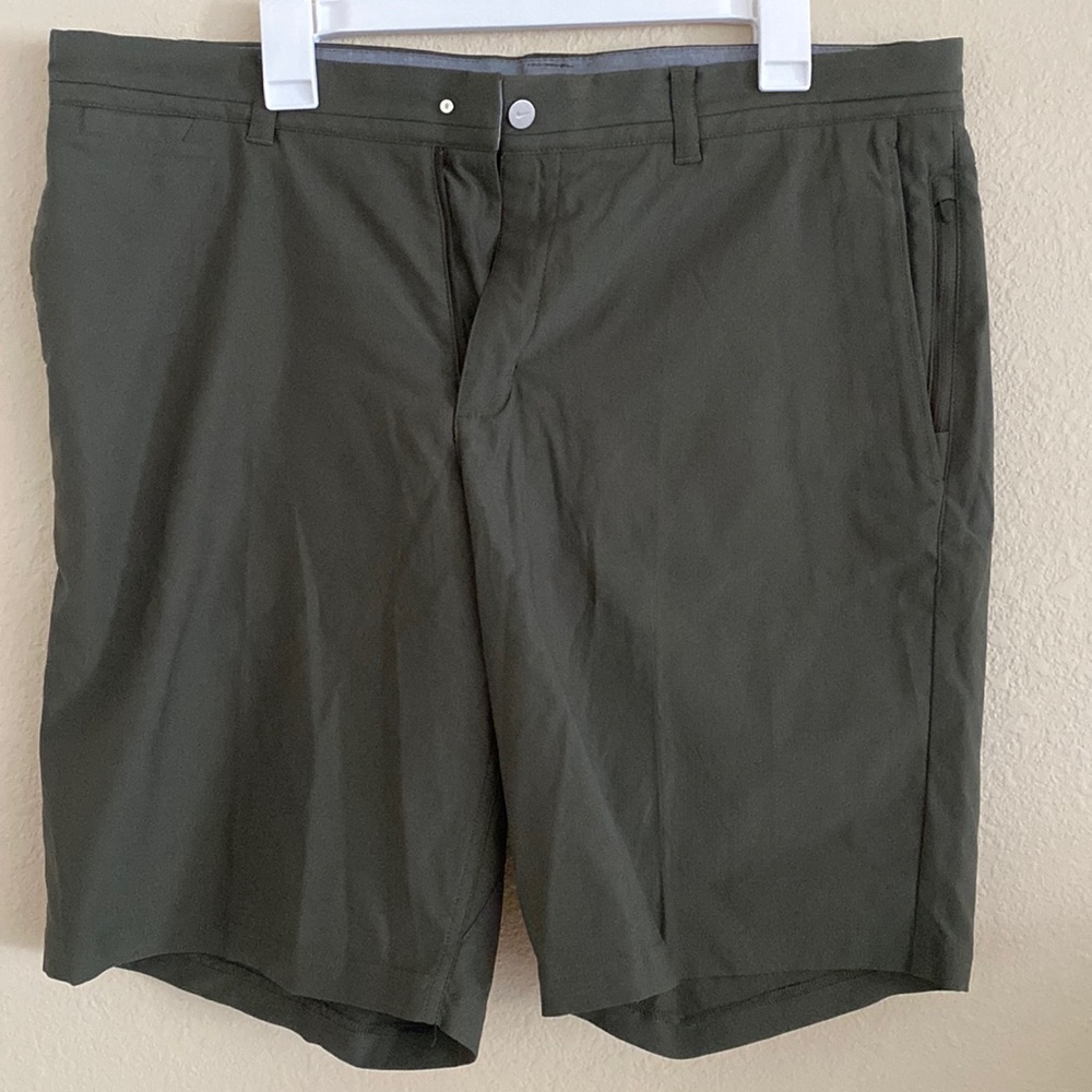 Green Nike Golf Tiger Woods Shorts Size 36